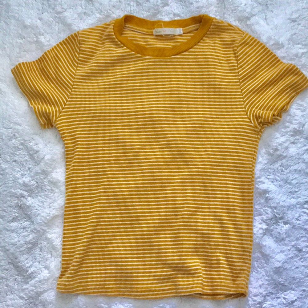 white and yellow striped tee
